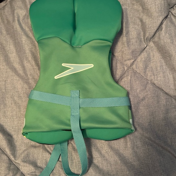 Life jacket - Picture 3 of 5